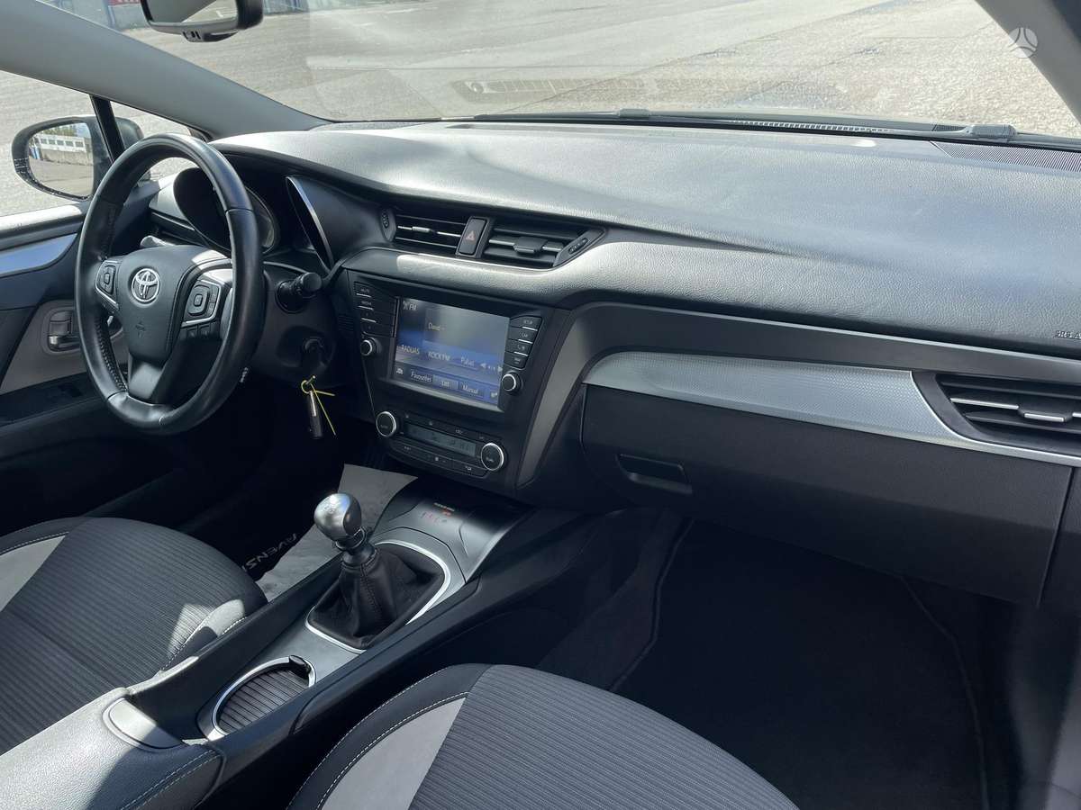 Toyota Avensis 2015 — photo 15