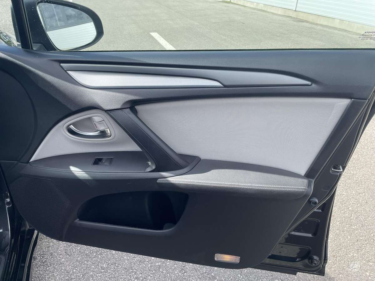 Toyota Avensis 2015 — photo 19