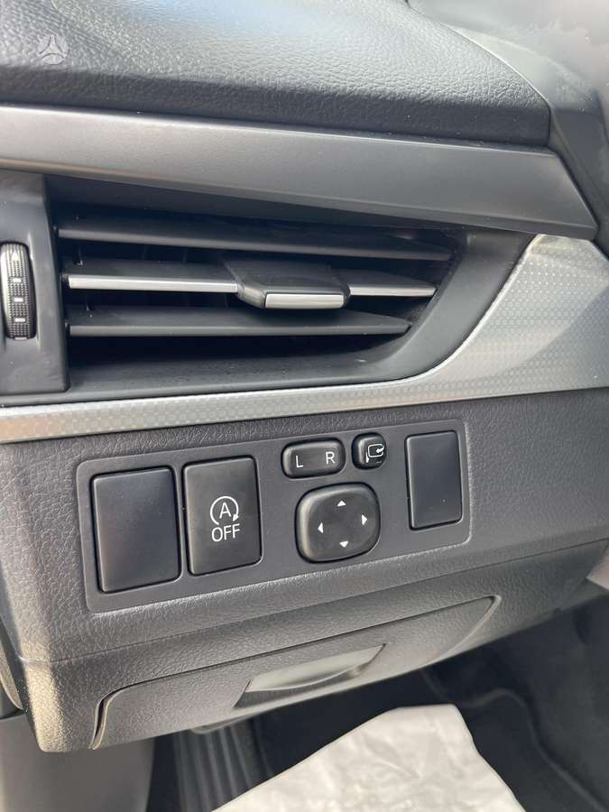 Toyota Avensis 2015 — photo 25