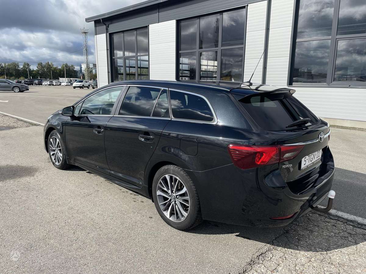 Toyota Avensis 2015 — engine 1598 cm³, 111 HP (82kW)
