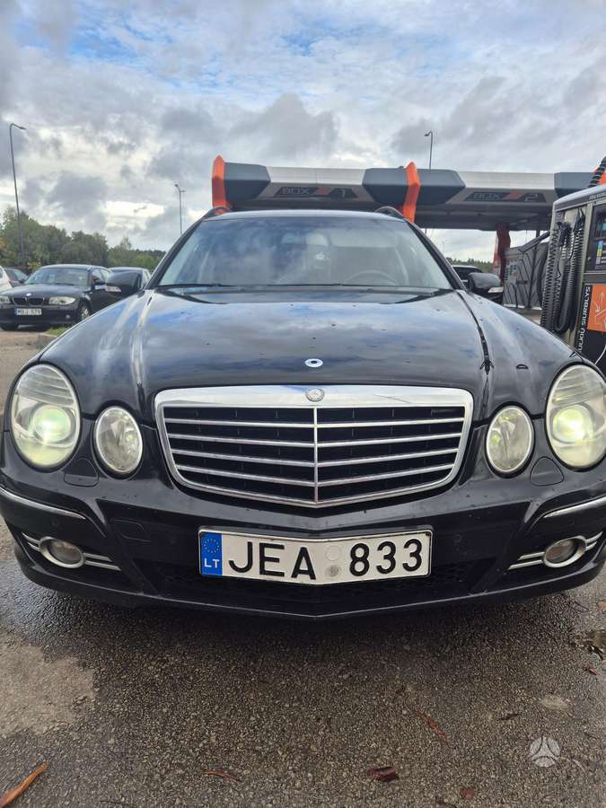 Mercedes-Benz E280 2006 — вигляд ззаду