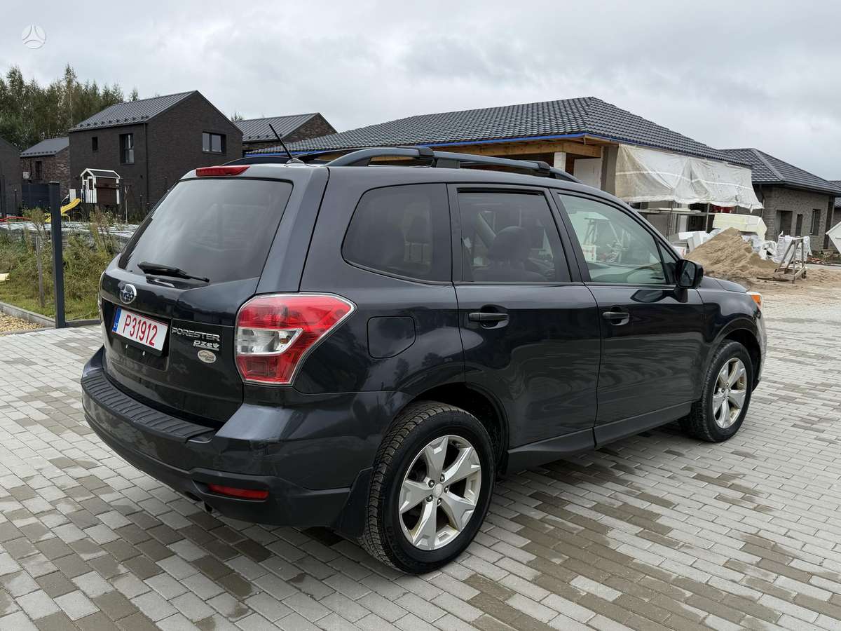 Subaru Forester 2015 — interior