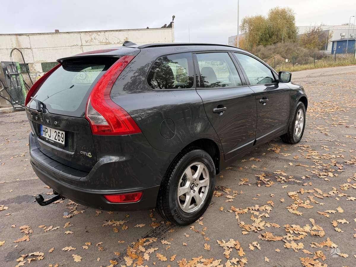 Volvo XC60 2011 — двигун 1984 cm³, 163 HP (120kW)
