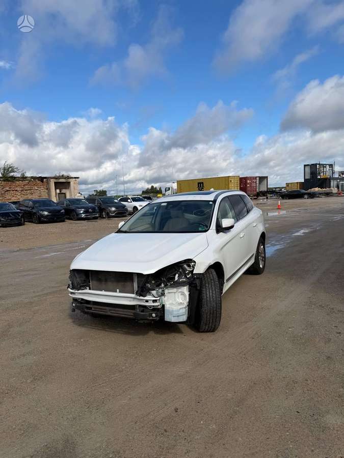 Volvo XC60 2014 — rear view