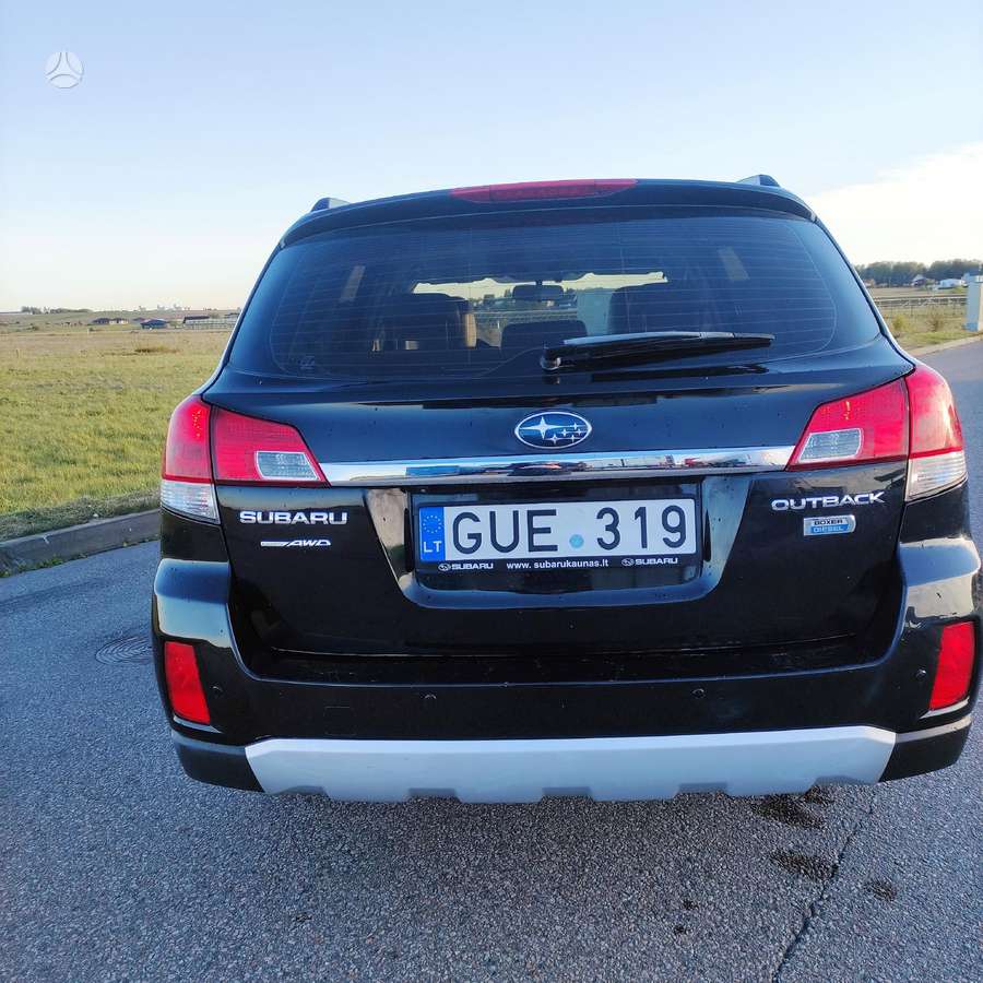 Subaru Outback 2013 — вигляд ззаду