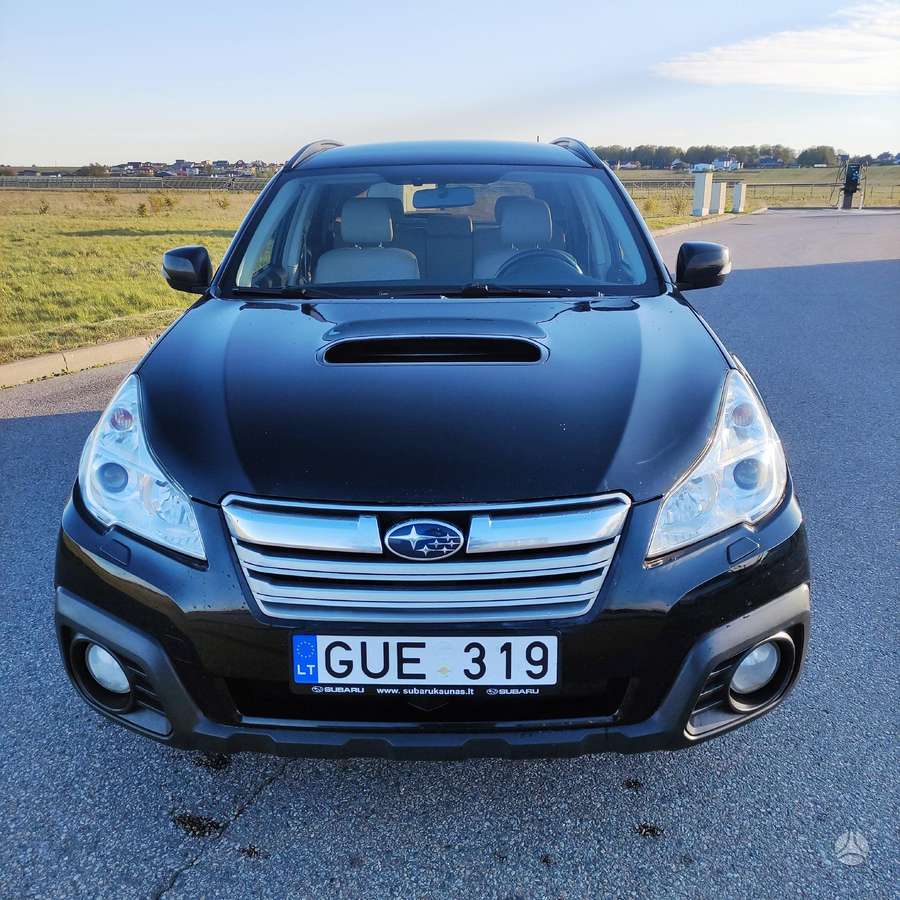 Subaru Outback 2013 — салон