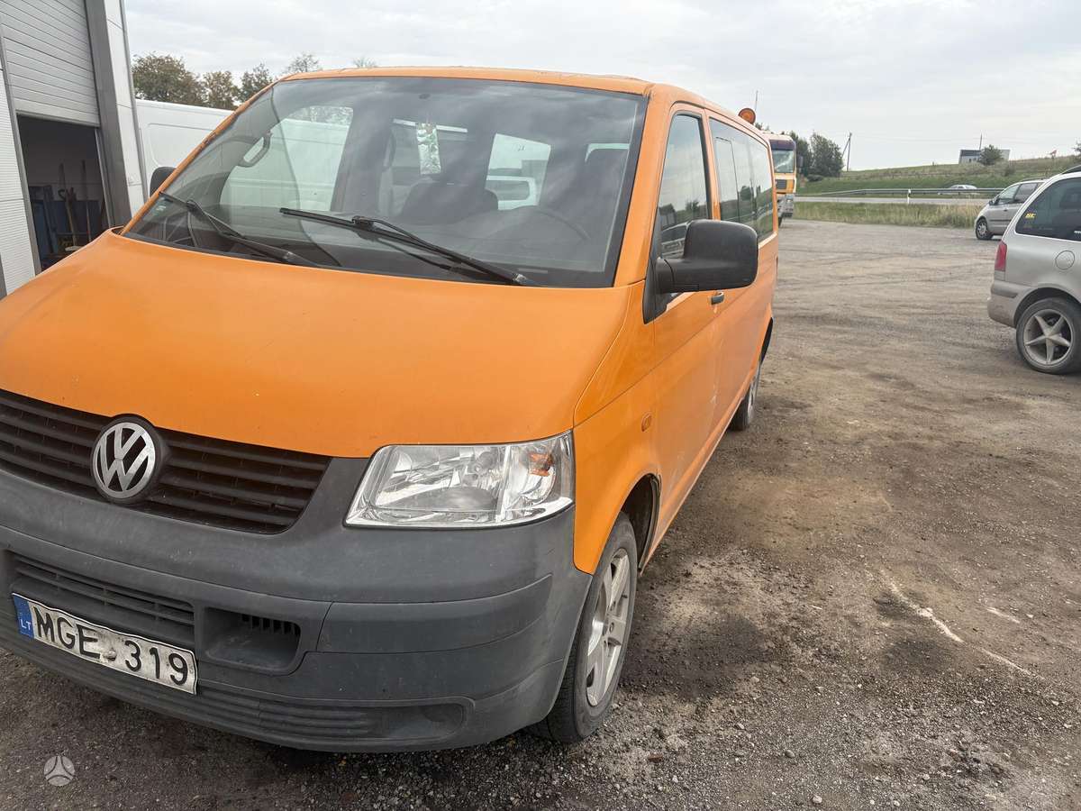 Volkswagen Caravelle 2006 — вигляд ззаду