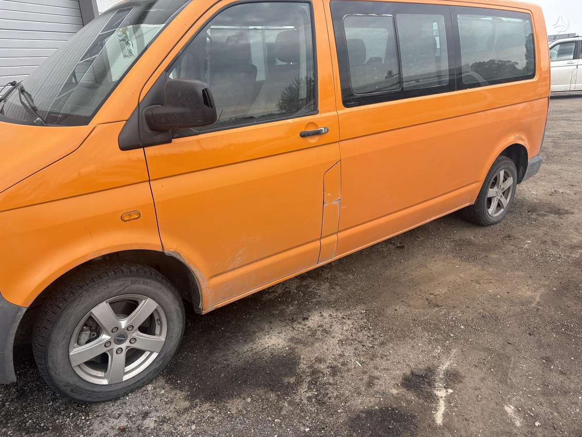 Volkswagen Caravelle 2006 — салон