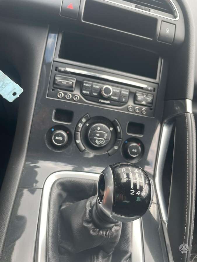 Peugeot 3008 2014 — interior