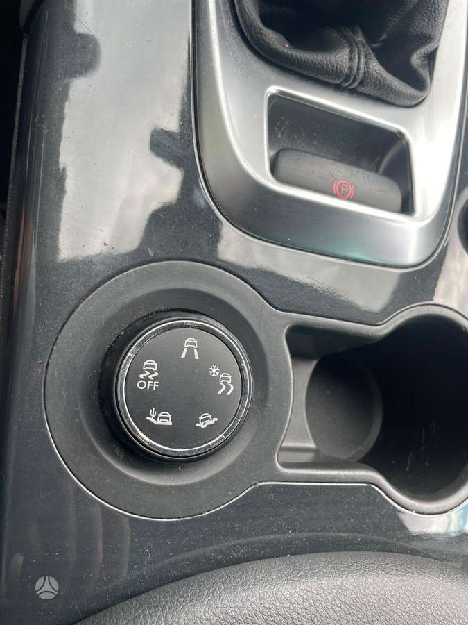 Peugeot 3008 2014 — engine 1560 cm³