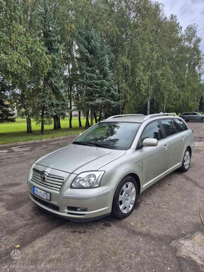 Toyota Avensis 2005 — rear view