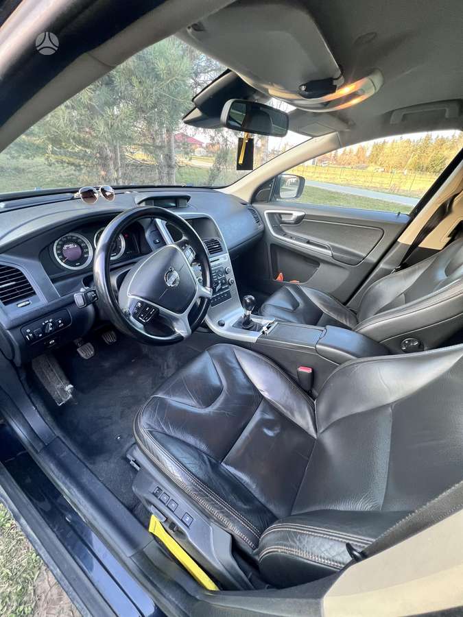 Volvo XC60 2010 — photo 10