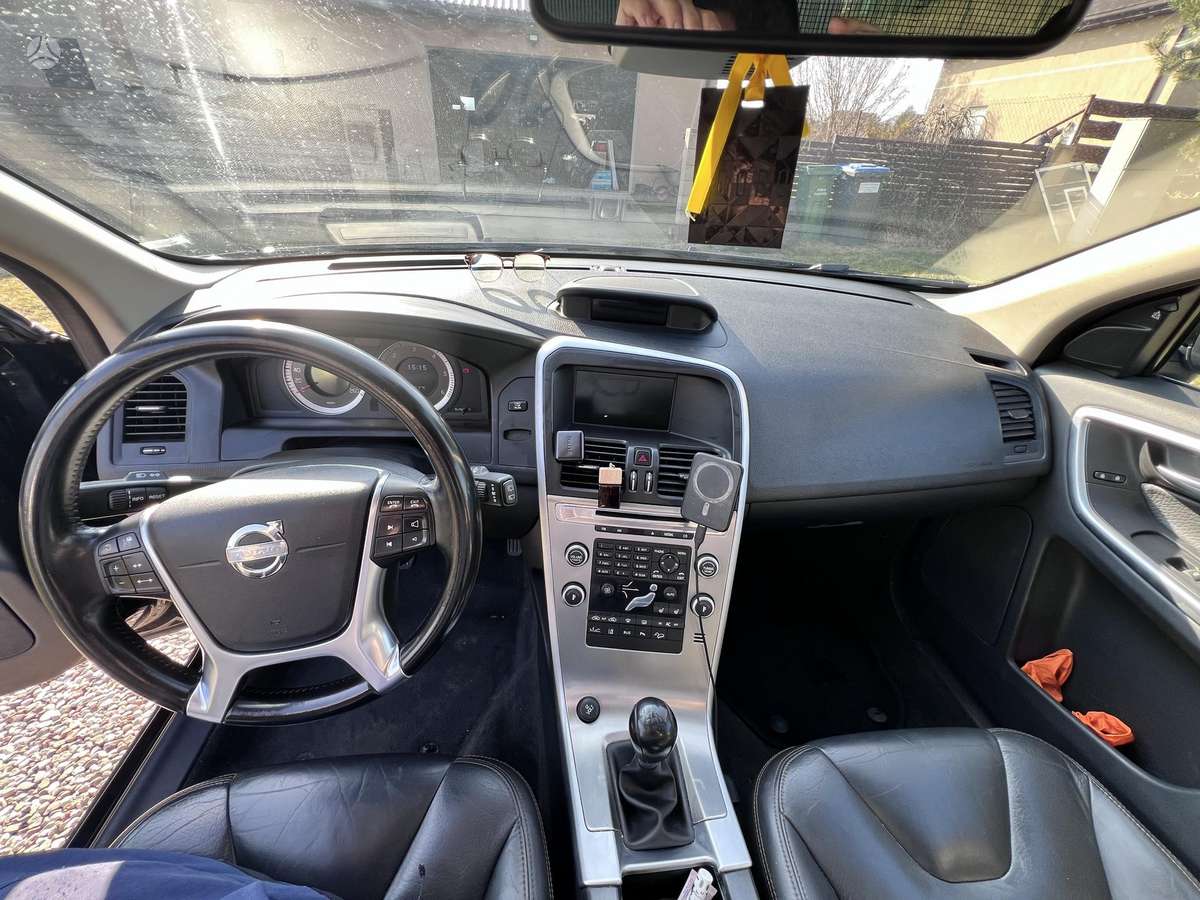 Volvo XC60 2010 — photo 11