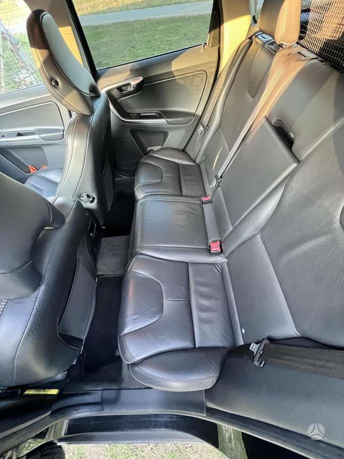 Volvo XC60 2010 — photo 13