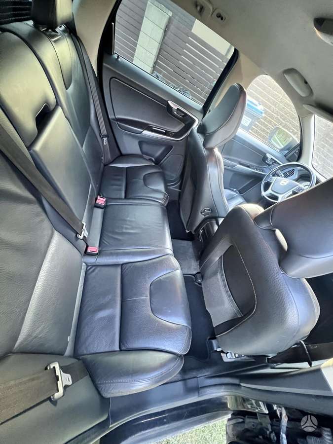 Volvo XC60 2010 — photo 19