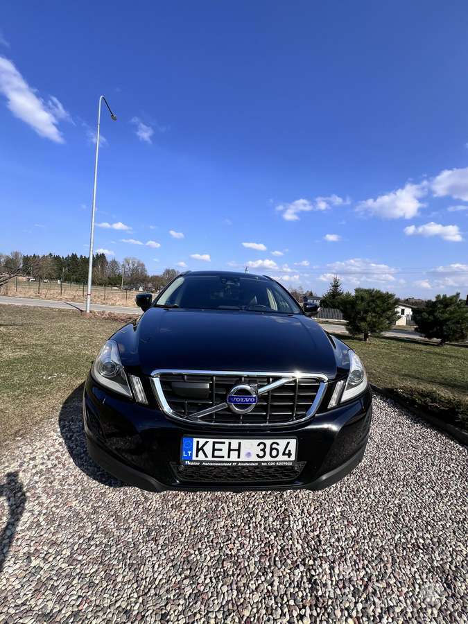 Volvo XC60 2010 — rear view