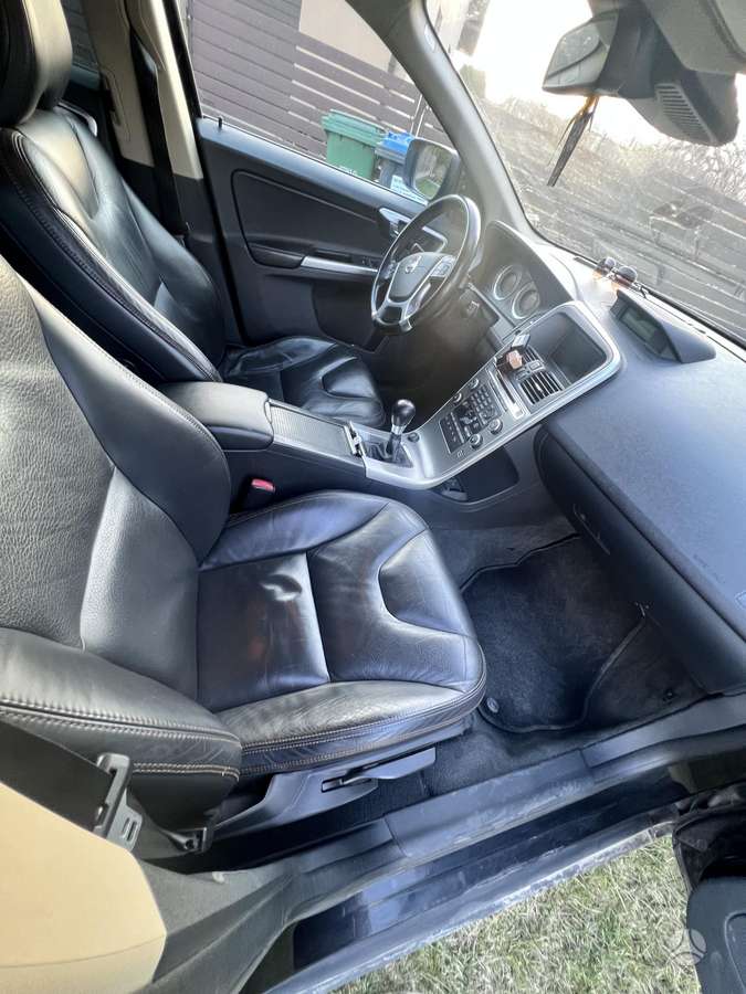 Volvo XC60 2010 — photo 20