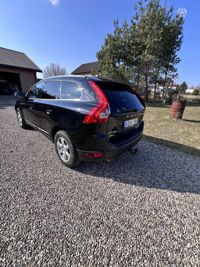 Volvo XC60 2010 — engine 2400 cm³, 205 HP (151kW)