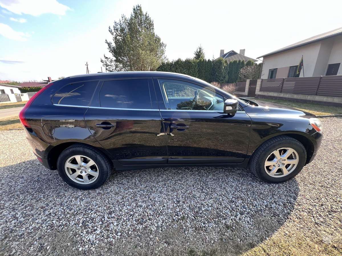 Volvo XC60 2010 — photo 7