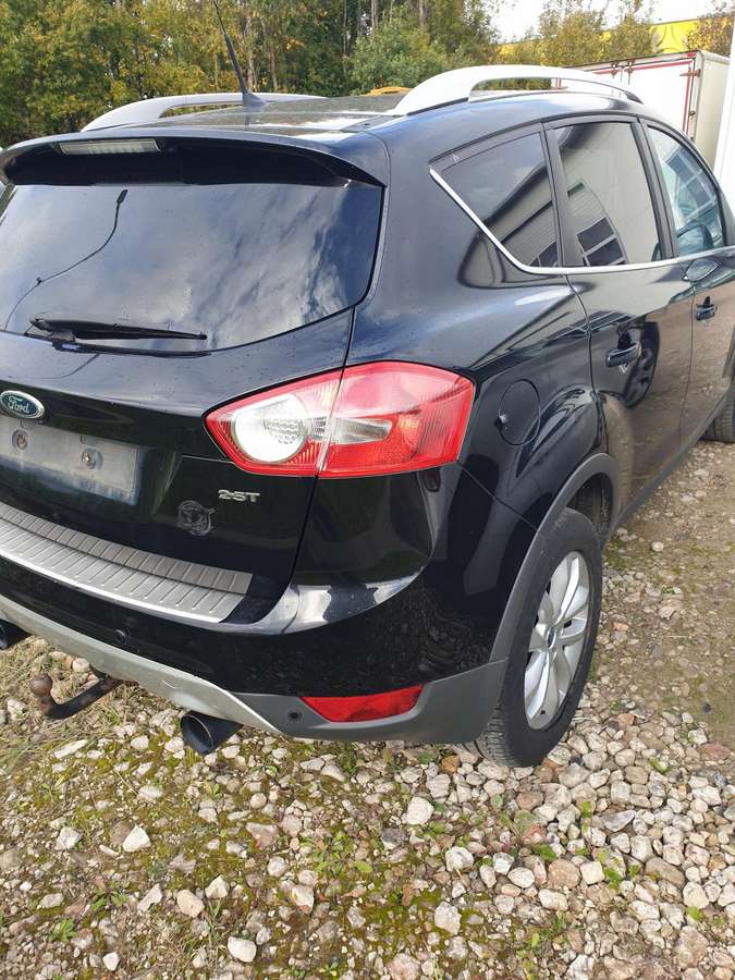 Ford Kuga 2010 — engine 2523 cm³, 200 HP (147kW)