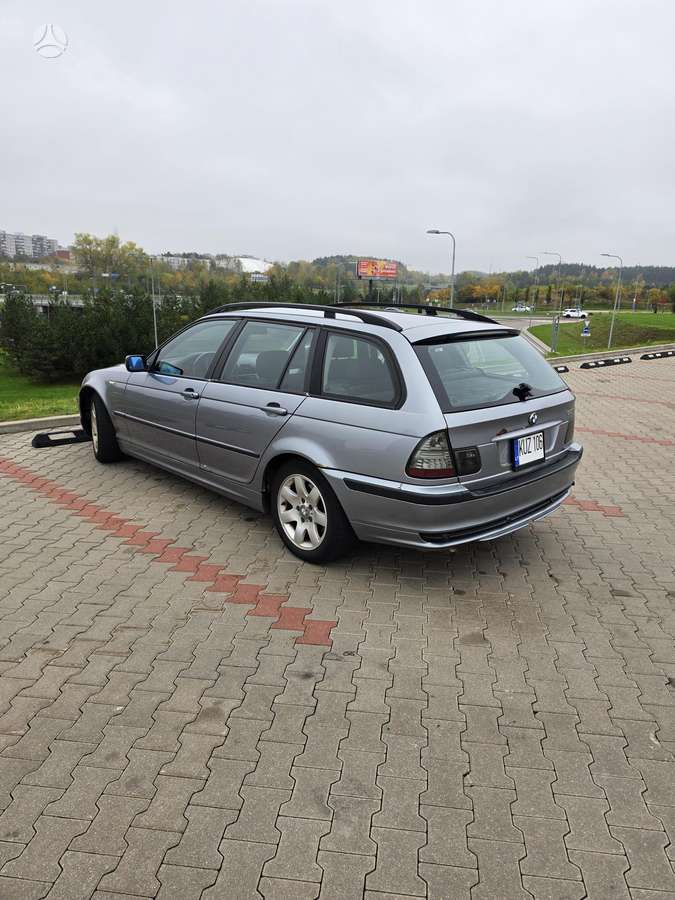 BMW 320 2004 — interior