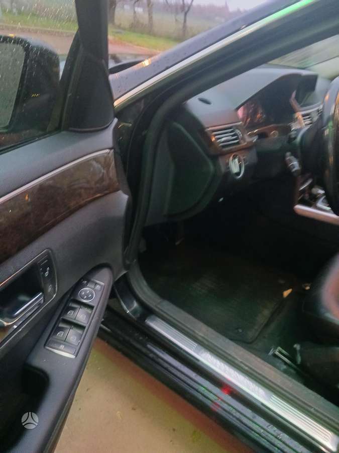 Mercedes-Benz E250 2011 — interior