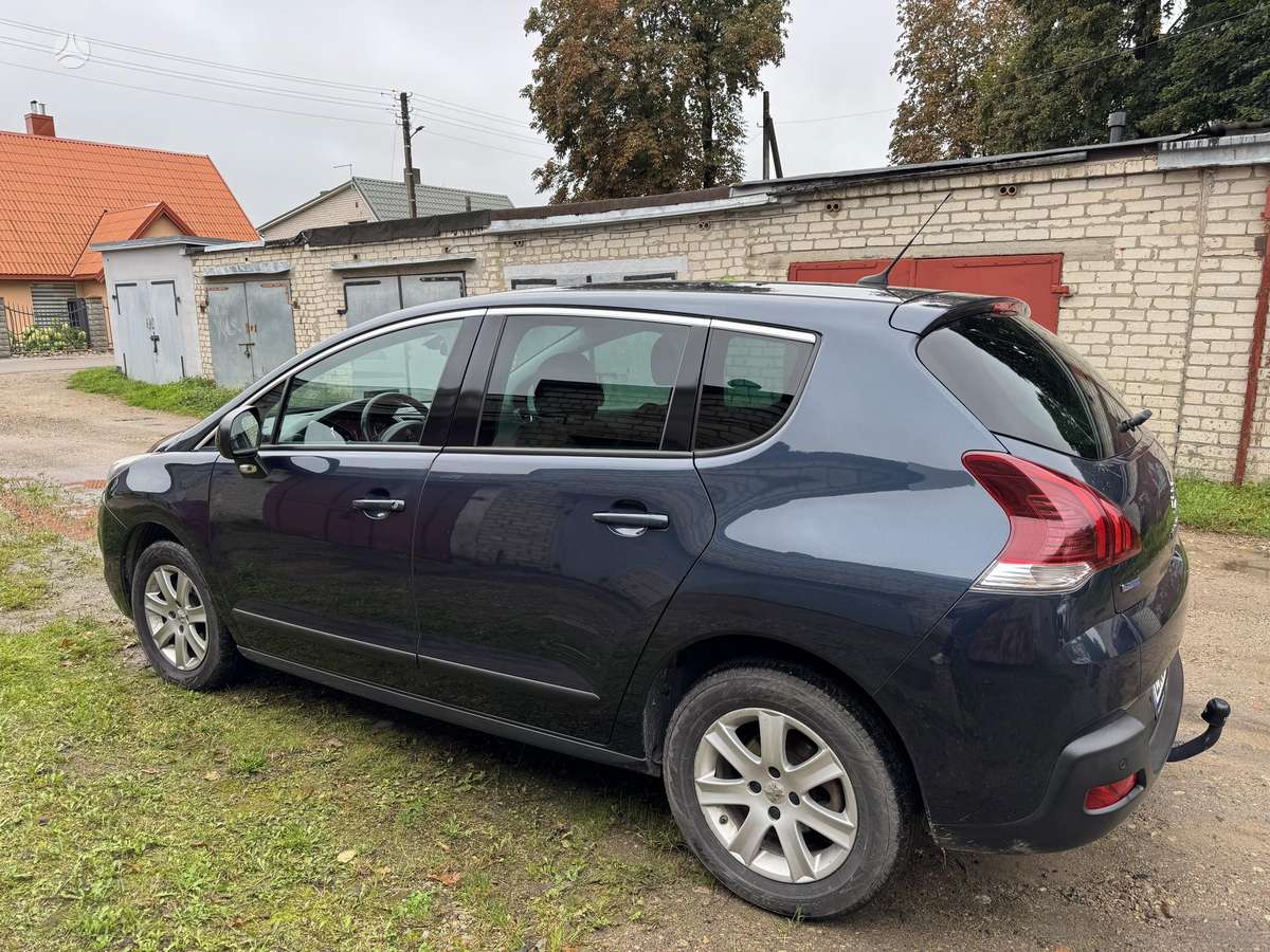 Peugeot 3008 2015 — rear view