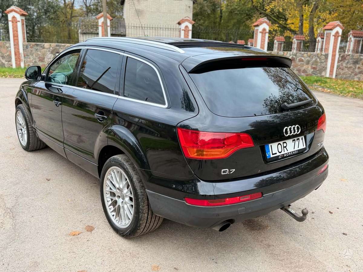 Audi Q7 2008 — interior