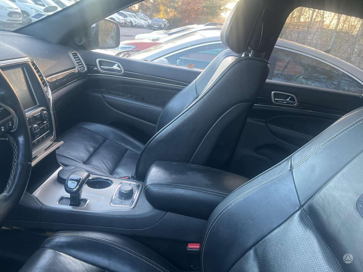 Jeep Grand 2013 — interior
