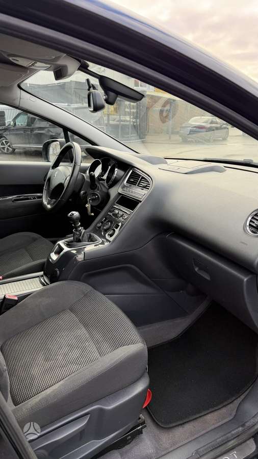 Peugeot 5008 2012 — photo 11