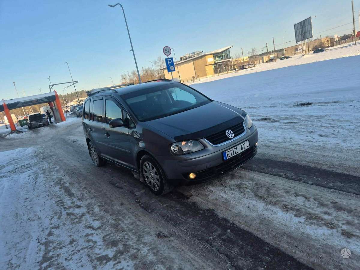 Volkswagen Touran 2006 — салон