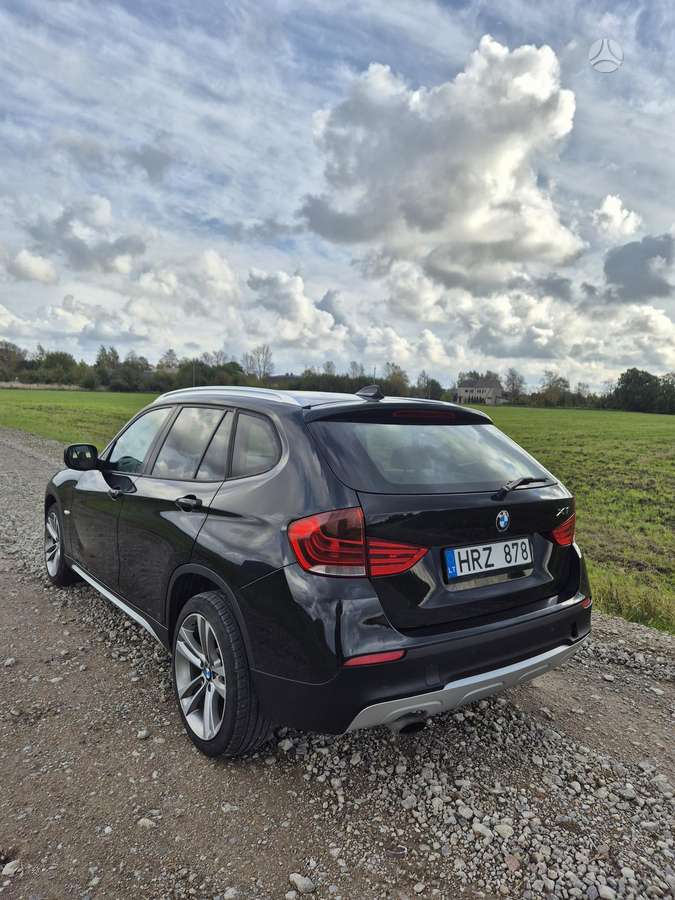 BMW X1 2009 — салон