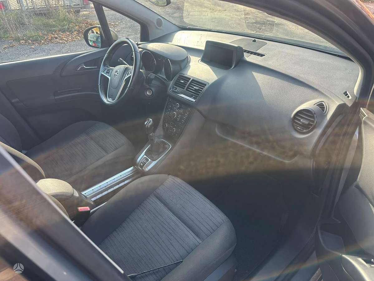 Opel Meriva 2015 — photo 11