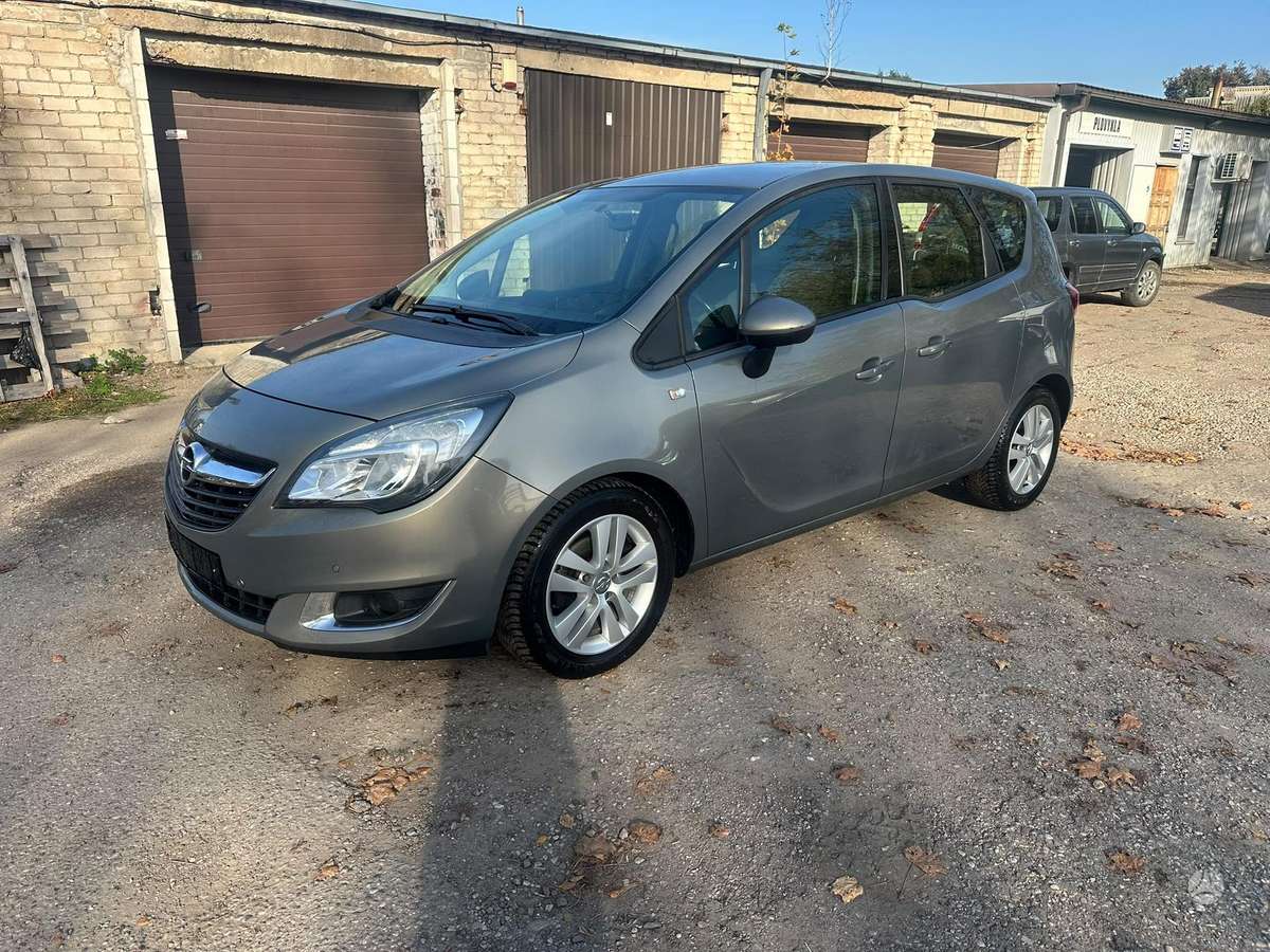 Opel Meriva 2015 — rear view