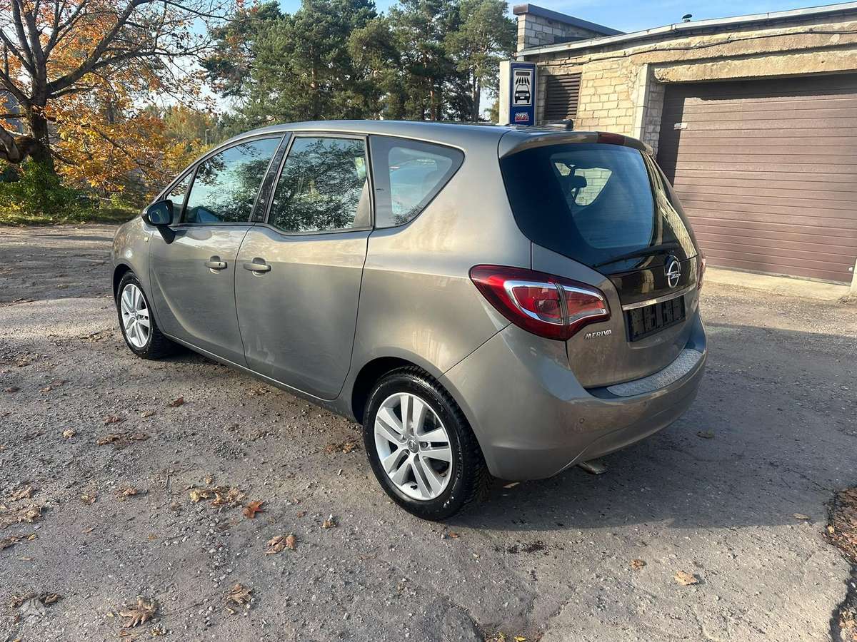 Opel Meriva 2015 — interior