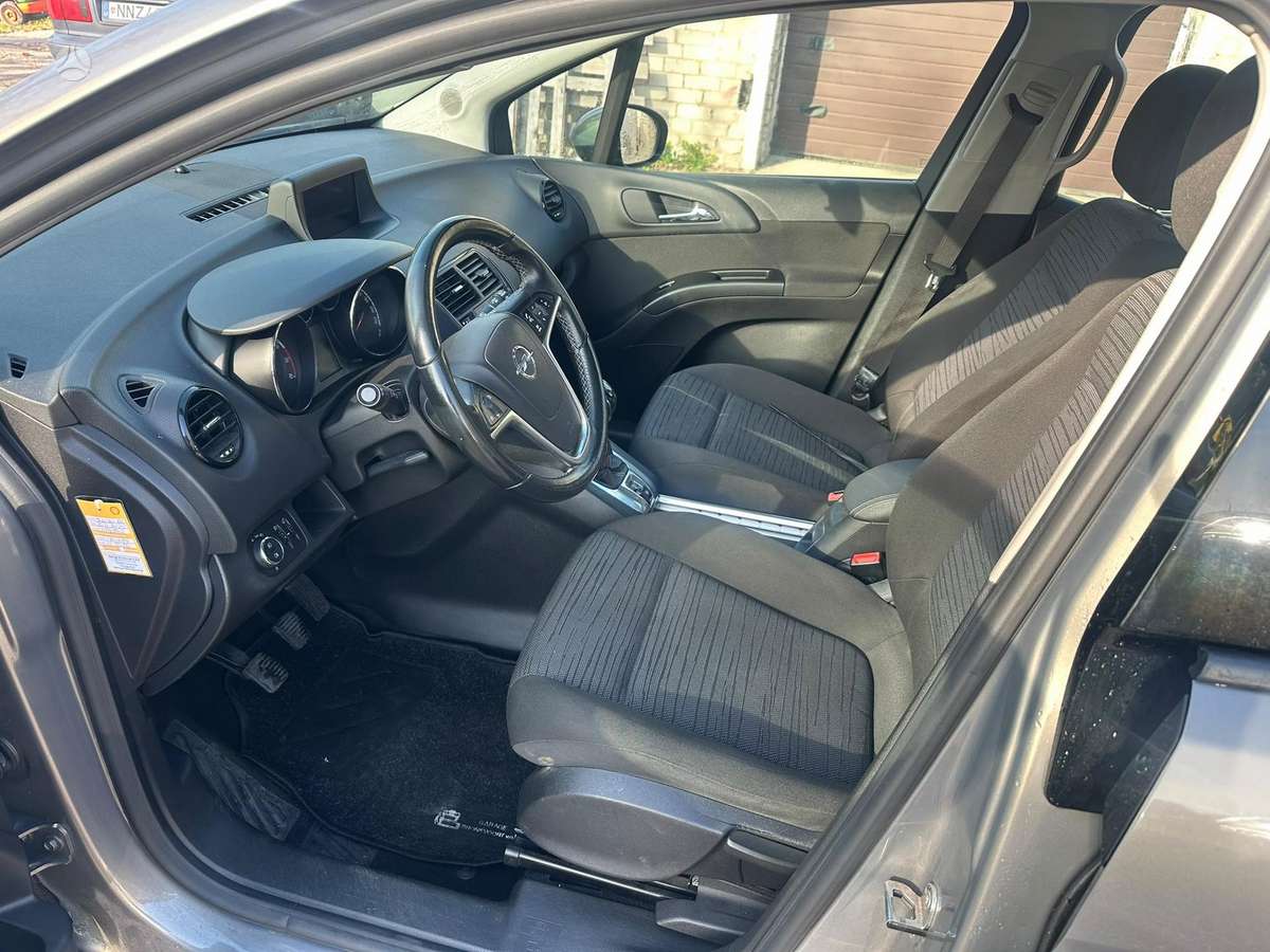 Opel Meriva 2015 — photo 9
