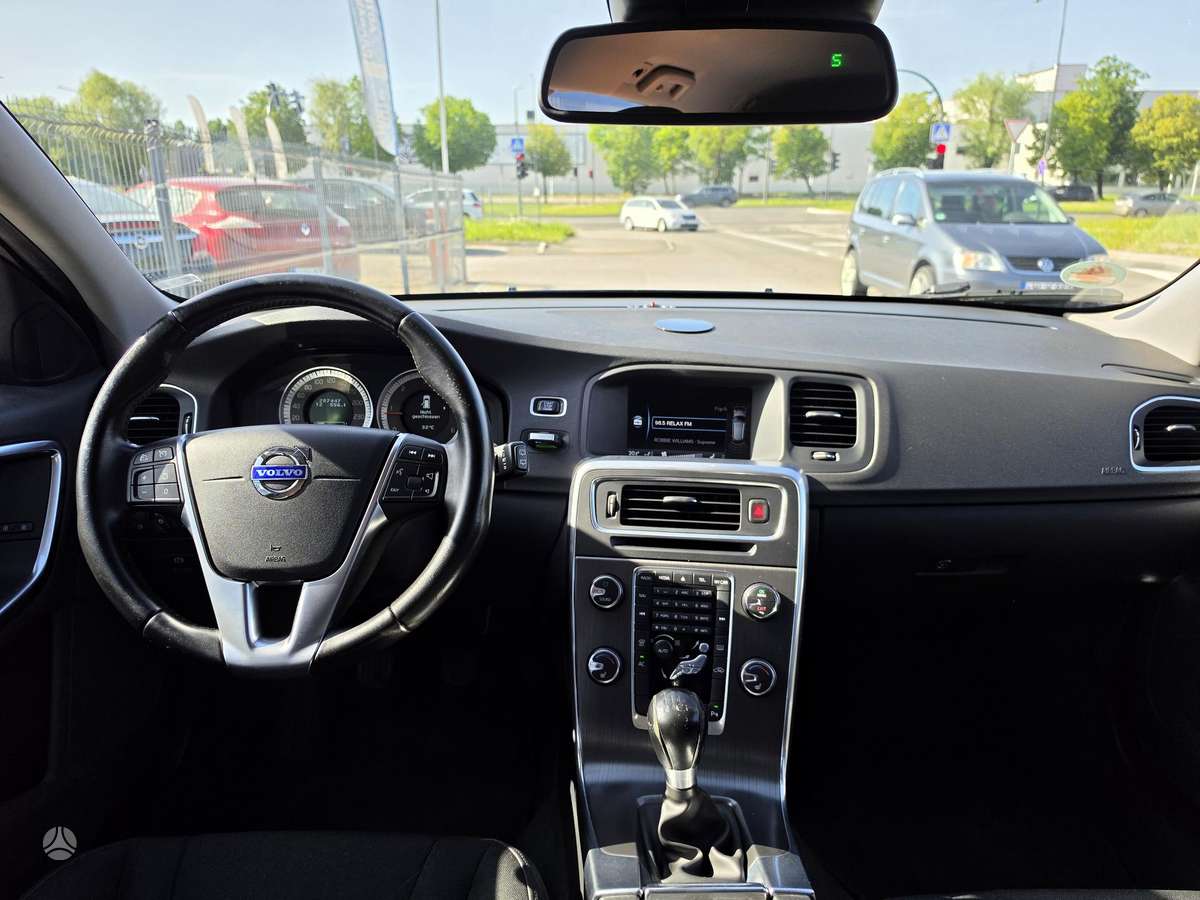 Volvo V60 2011 — photo 10