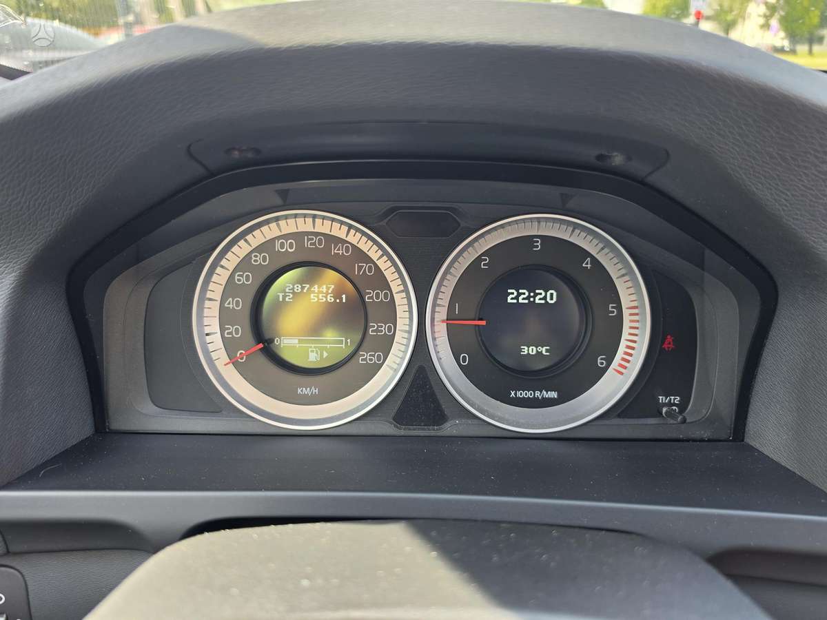 Volvo V60 2011 — photo 11
