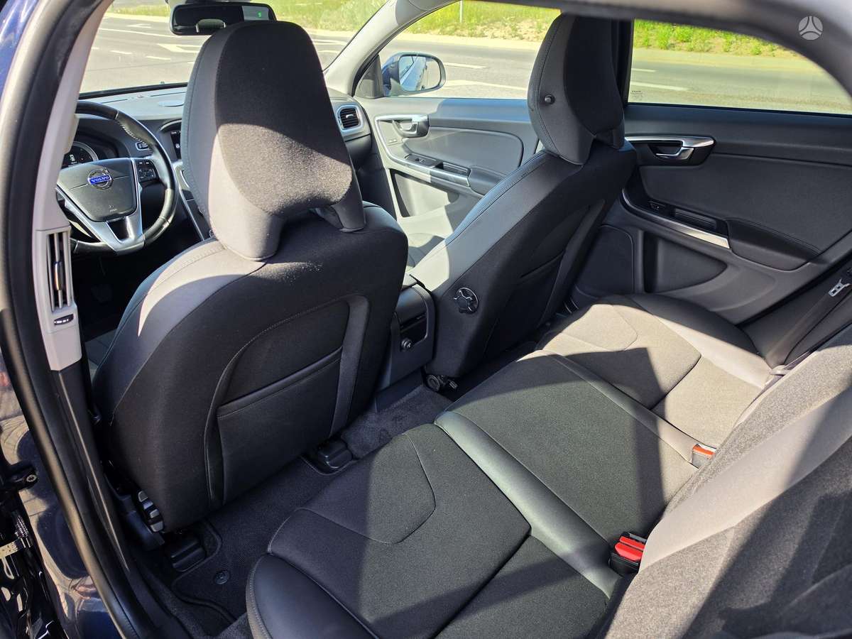 Volvo V60 2011 — photo 15