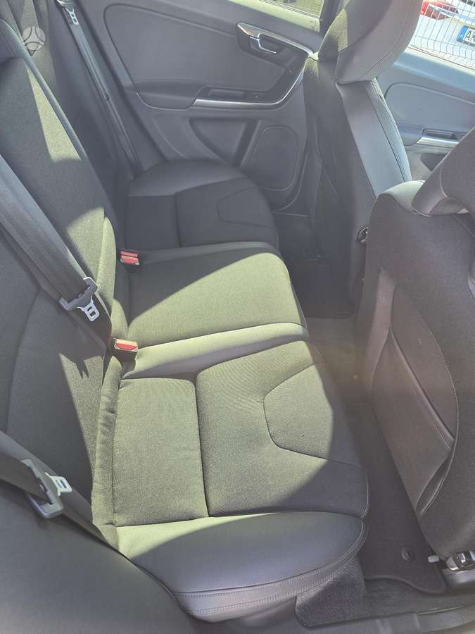 Volvo V60 2011 — photo 16
