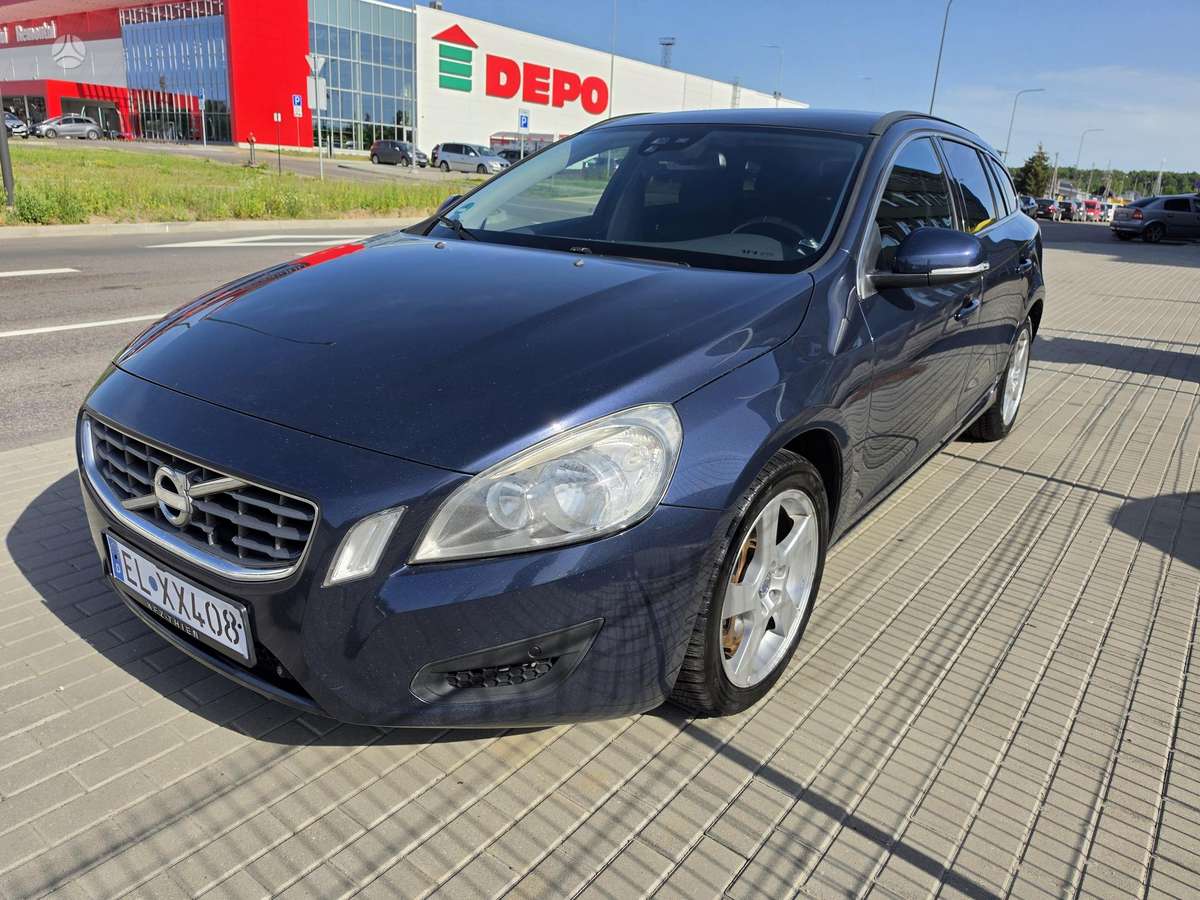 Volvo V60 2011 — rear view