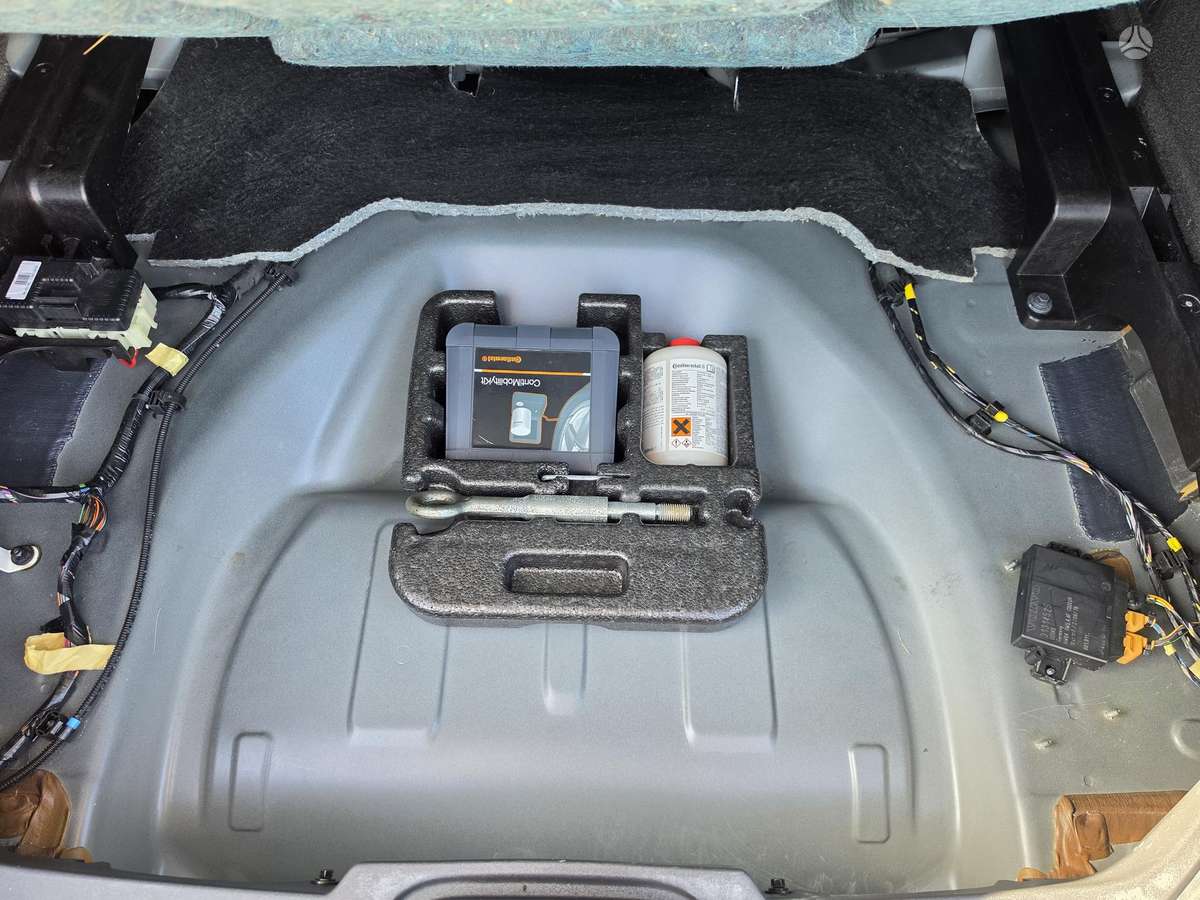 Volvo V60 2011 — photo 21