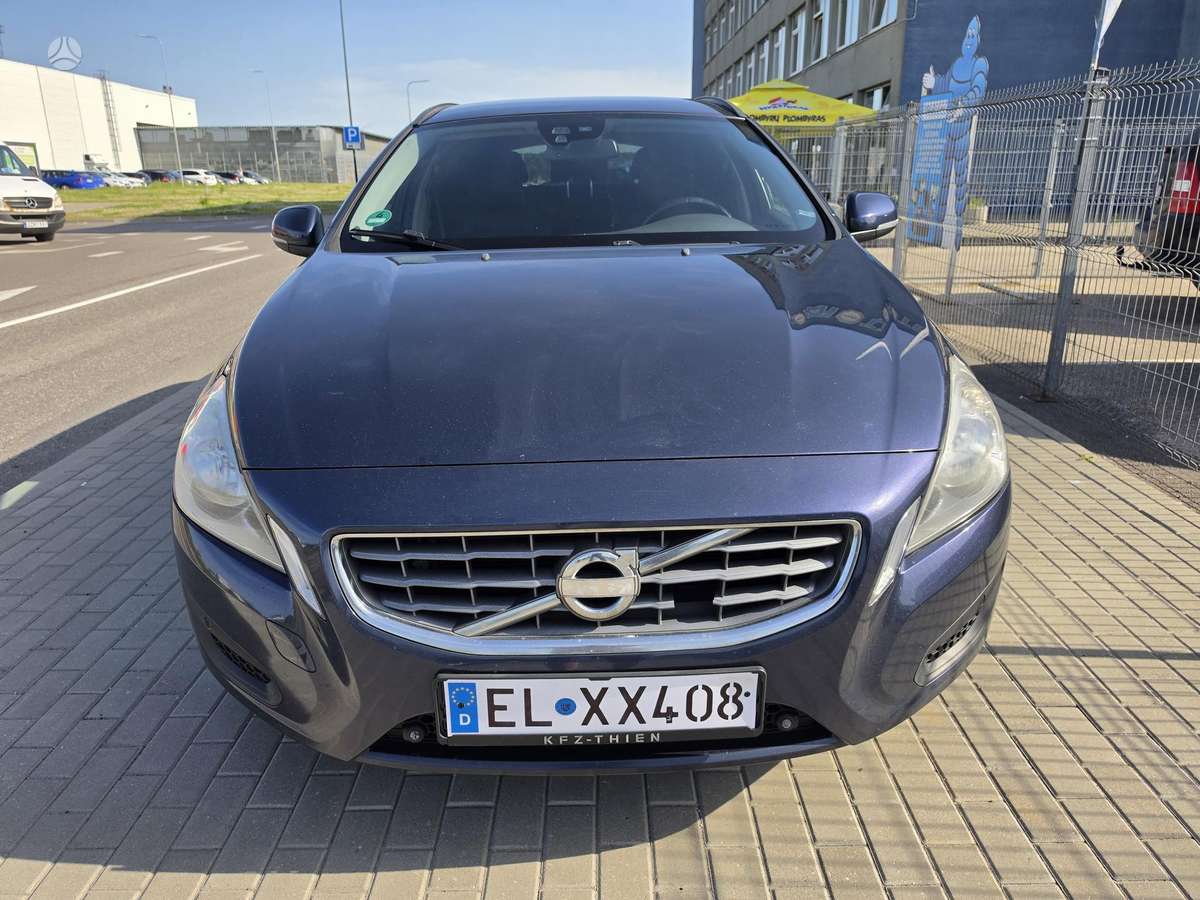 Volvo V60 2011 — interior