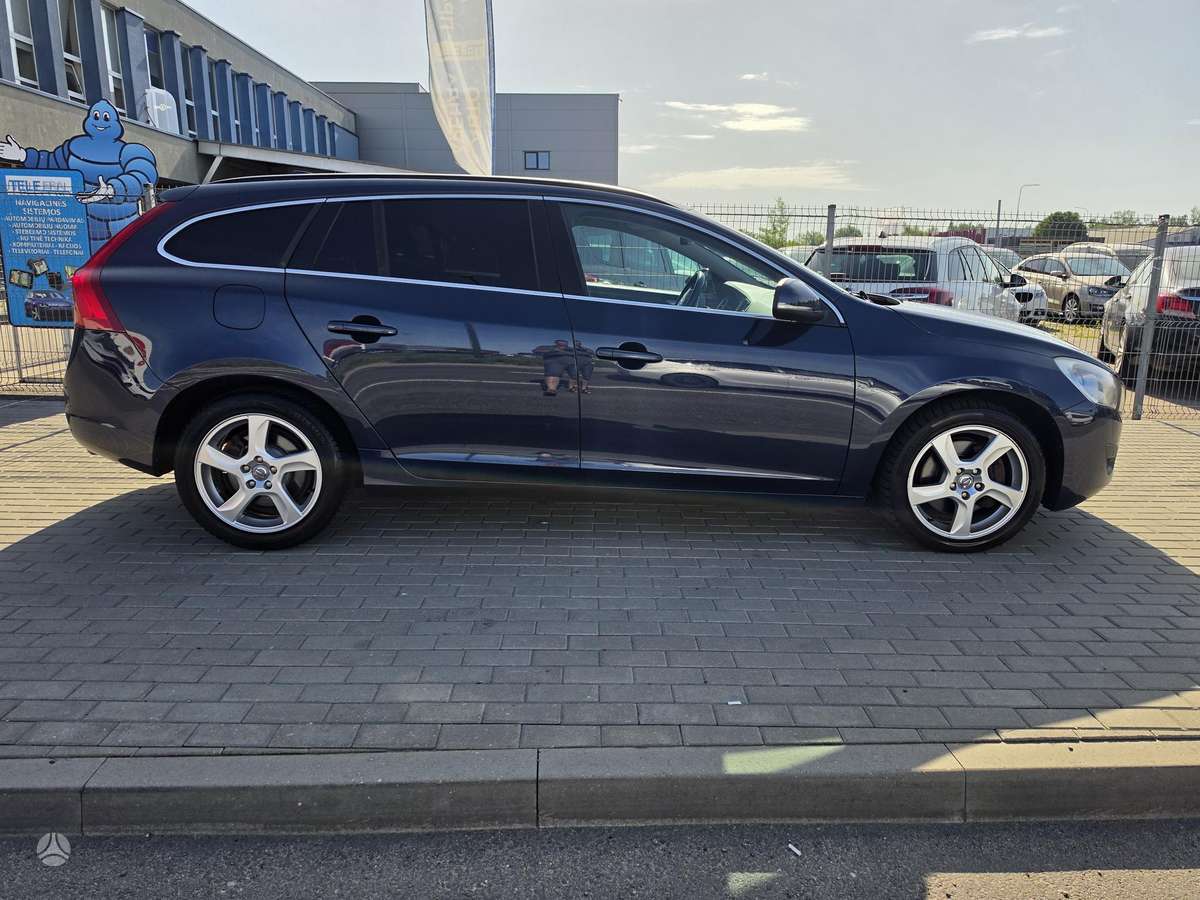 Volvo V60 2011 — engine 2400 cm³, 205 HP (151kW)