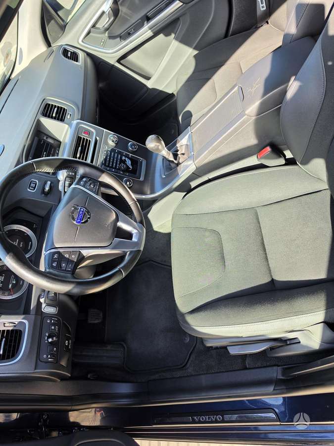 Volvo V60 2011 — photo 9