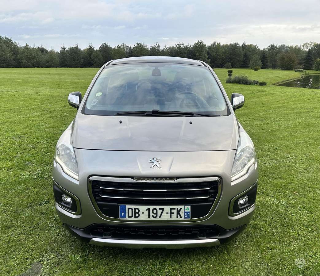Peugeot 3008 2013 — вигляд ззаду