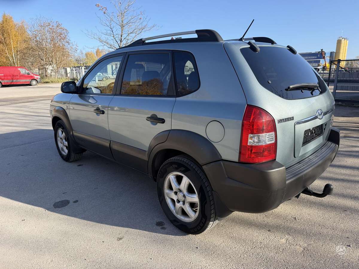 Hyundai Tucson 2004 — салон
