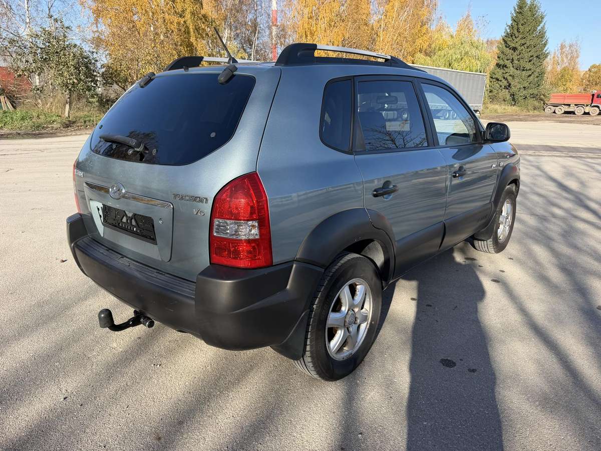 Hyundai Tucson 2004 — двигун 2700 cm³, 175 HP (129kW)