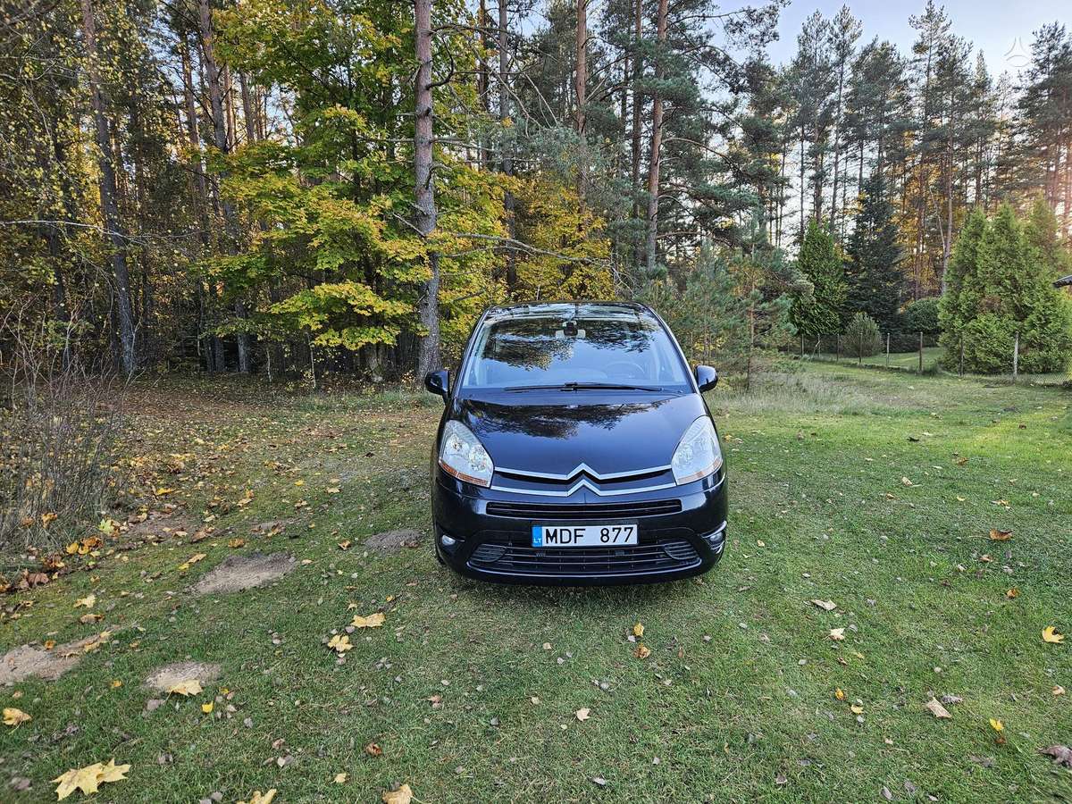 Citroen C4 2010 — салон