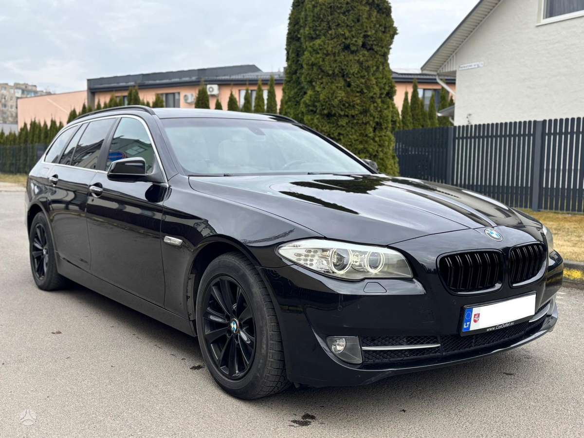BMW 528 2011 — вигляд ззаду
